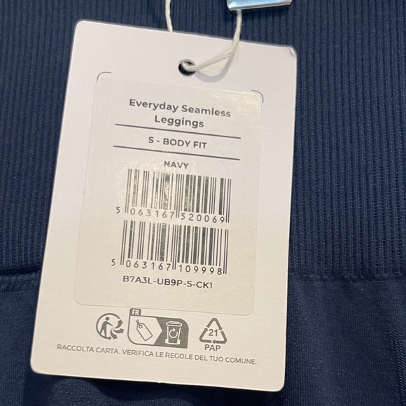 NWT Gymshark Navy Leggings Size Small - Picture 3 of 5